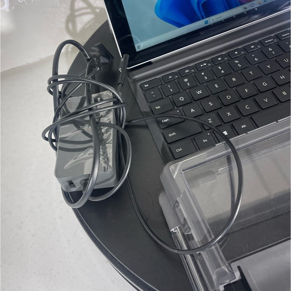 Microsoft Surface Pro 3 Bundle Intel(R) Core(TM) i5 2.5GHz 4GB RAM 128GB - Picture 5 of 12